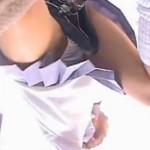 制服姿で自転車に乗る女子校生のパンツを固定カメラで楽しむパンチラ・パンモロ無料動画!